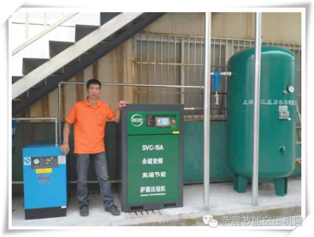 客戶與薩震節(jié)能空壓機(jī)合影